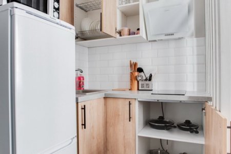 Кухонный уголок в студии 6 в апартаментах Home Like