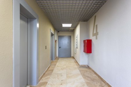 Площадка в подъезде апартаментов Хоум Лайк