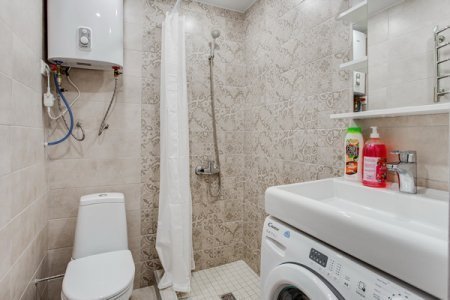 Санузел в номере 13 в Home Like