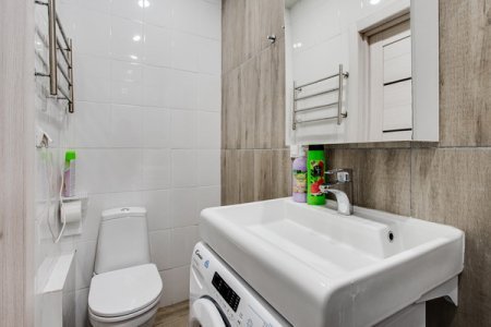 Санузел в студии 1 в апартаментах Home Like на Эйнштейна