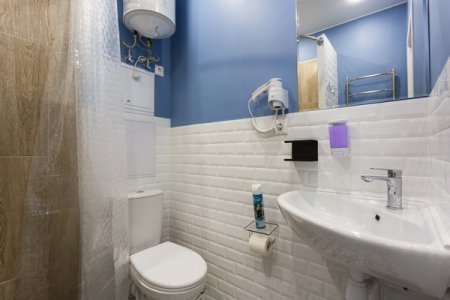 Санузел в студии 24 в апартаментах Home Like