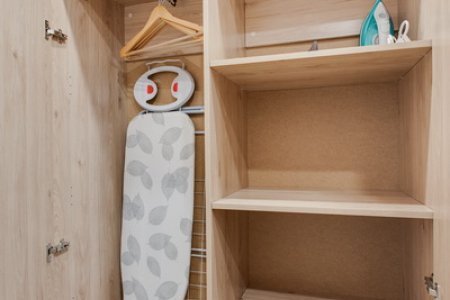 Шкаф в студии 5 в апартаментах Home Like