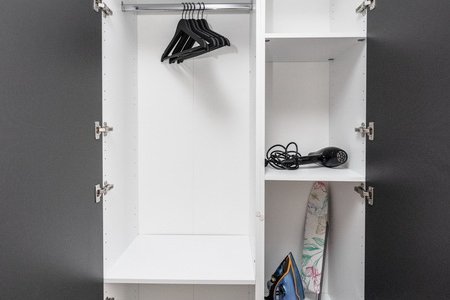 Шкаф в студии №19 в апартаментах Home Like