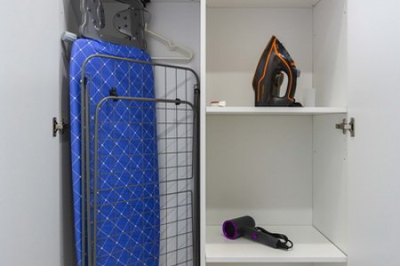 Шкаф в студии №23 в апартаментах Home Like