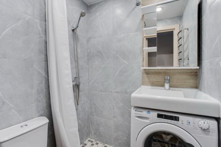 Стиральная машина в студии 4 в апартаментах Home Like