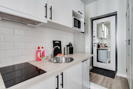 Уголок кухонный в студии 1 в апартаментах Home Like на Эйнштейна