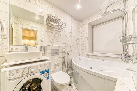 Джакузи в номере Люкс в отеле Revival Hotel-2