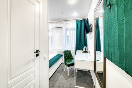 Коридор в номере Небольшой Стандарт в отеле Revival Hotel-2