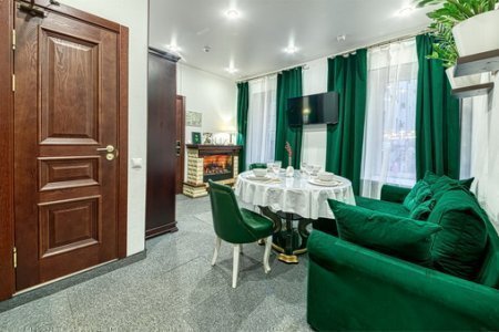 Обеденная зона в номере Апартаменты в отеле Revival Hotel-2