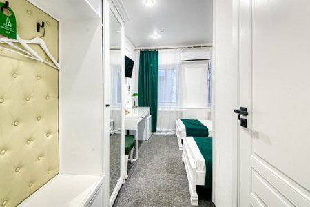 Прихожая в номере Небольшой улучшенный в отеле Revival Hotel-2