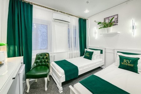 Две кровати в номере Небольшой Стандарт в отеле Revival Hotel-3