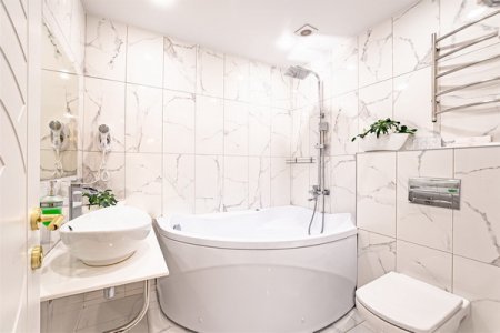 Джакузи в номере Комфорт с гидромассажной ванной в отеле Revival Hotel-3