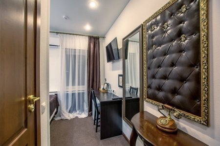 Общий вид номера Небольшой Стандарт в отеле Revival Hotel-3