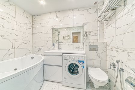 Ванная комната в номере Комфорт с гидромассажной ванной в отеле Revival Hotel-3