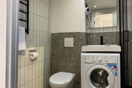 Забронировать вечер вдвоём у метро по часам Стиральная машина в номере Студия 1 в апартаментах Душинская 3А