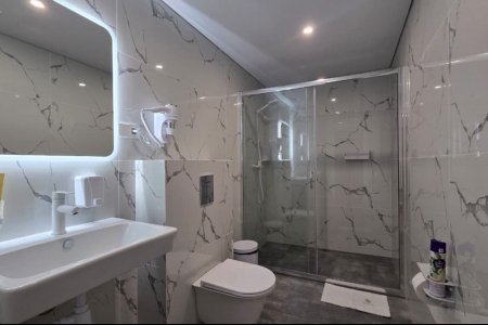 Душевая в номере Комфорт №7 в отеле Buta Hotel 4