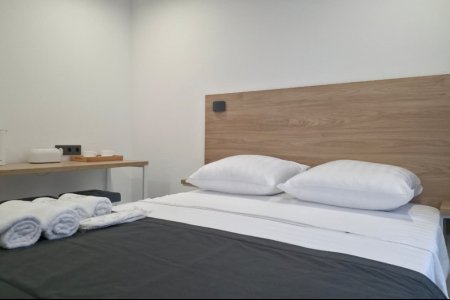 Двуспальная кровать в номере Стандарт №10 в отеле Buta Hotel 4