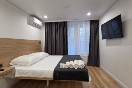 Двуспльная кровать в номере Комфорт №3 в отеле Buta Hotel 4
