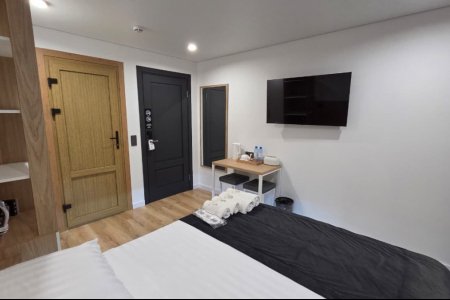 Интерьер номера Комфорт №4 в отеле Buta Hotel 4