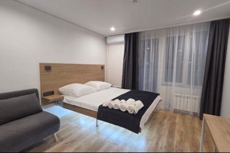 Кровать в номере Комфорт трехместный №1 в отеле Buta Hotel 4