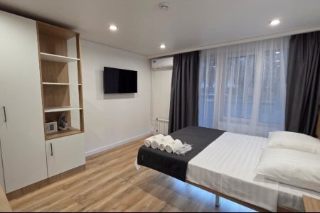 Кровать в номере Комфорт трехместный №5 в отеле Buta Hotel 4