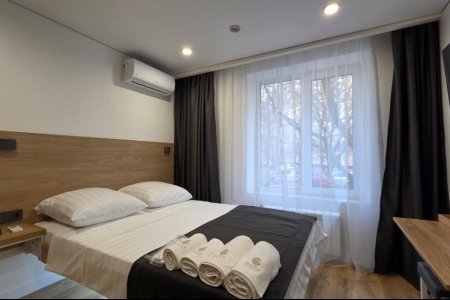 Кровать в номере Стандарт №9 в гостинице Buta Hotel 4