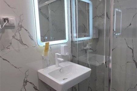 Раковина в номере Стандарт №9 в гостинице Buta Hotel 4