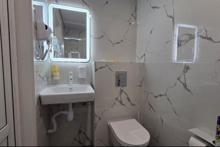 Санузел в номере Комфорт №2 в отеле Buta Hotel 4