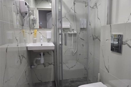 Санузел в номере Стандарт №8 в гостинице Buta Hotel 4