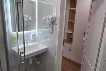 Ванная комната в номере Комфорт трехместный №1 в отеле Buta Hotel 4