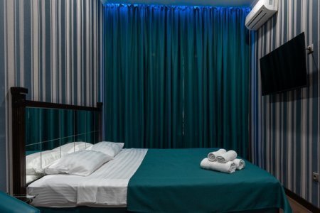 Кровать с полотенцами в номере 8 Делюкс в отеле De Art на Тверской