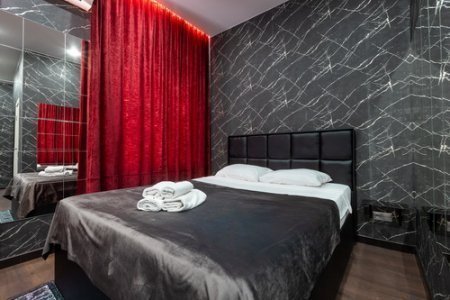 Кровать в номере 2 Делюкс в гостинице De Art на Тверской