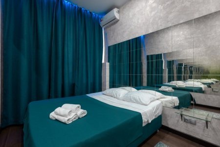 Кровать в номере 4 Комфорт в отеле De Art на Тверской