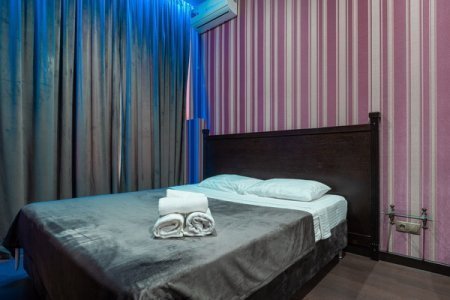 Кровать в номере 9 Делюкс в отеле De Art на Тверской