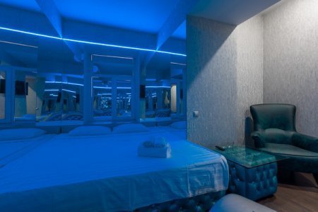 номер зеркальный 7