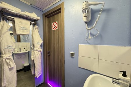 Душевая комната в номере Делюкс № 4 в отеле Гипноз на Покровке