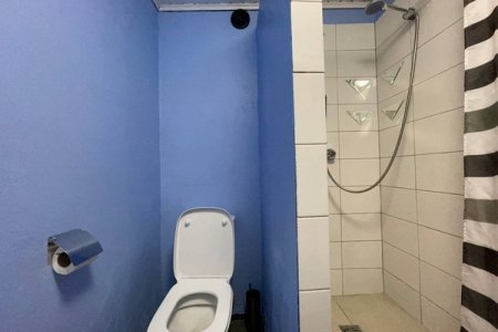 Душевая в номере Делюкс № 5 в отеле Гипноз на Покровке