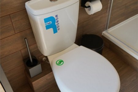 Санузел Улучшенного двухместного номера в апартаментах Кауфман Хаус