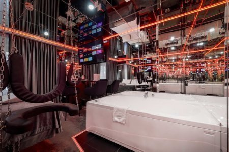 Джакузи в номере Премиум № 6 в гостинице Гипноз на Кутузовском проспекте