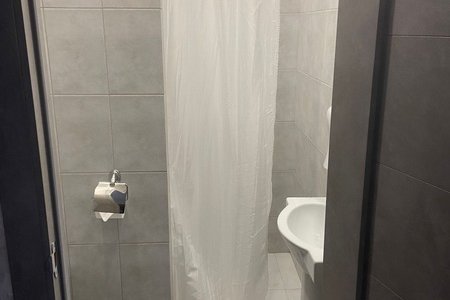 Почасовой номер с душевой кабиной Душевая кабина в номере Полулюкс Артемида — отель Элитон Жулебино