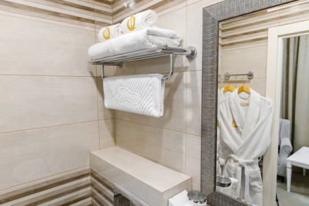 Полотенца в отеле Инвайт Коломенская в номере Делюкс