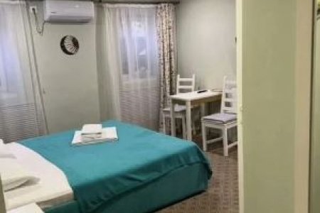 Кровать в улучшенном номере в Littlehotel