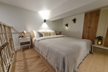 Большая кровать в номере Studio Suite в Prive Luna