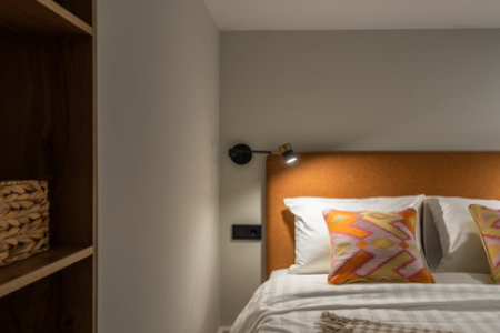 Двуспальная кровать в номере Studio Suite в Prive Luna