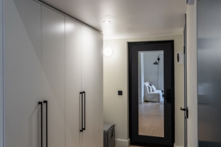 Коридор в номере Studio Suite в Prive Luna