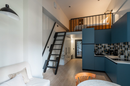 Лестница в номере Studio Suite в Prive Luna