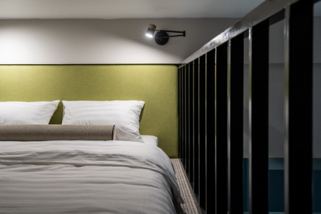 Спальная зона в номере Studio Suite в Prive Luna