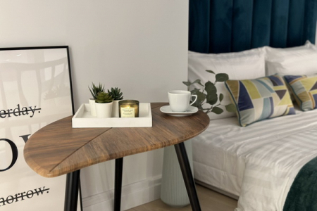 Столик в номере Studio Suite в Prive Luna