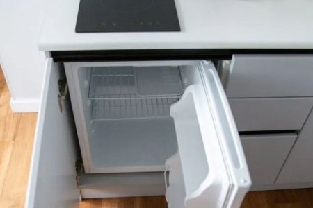 Холодильник в номере 17,2 м² в апартаментах Москва-Сити