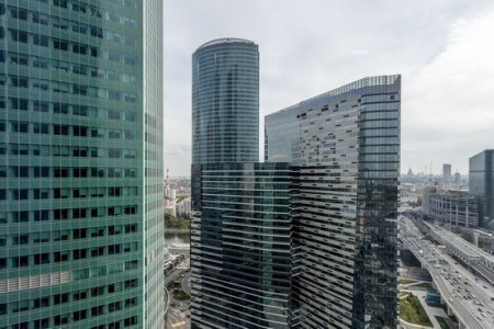 Красивый вид из окна в студии 17,2 м² в апартаментах Москва-Сити